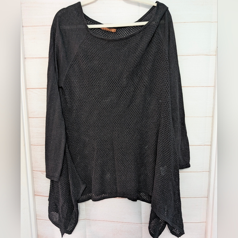Euc Belldini Knit Sweater With Shark bite Hem Size XL